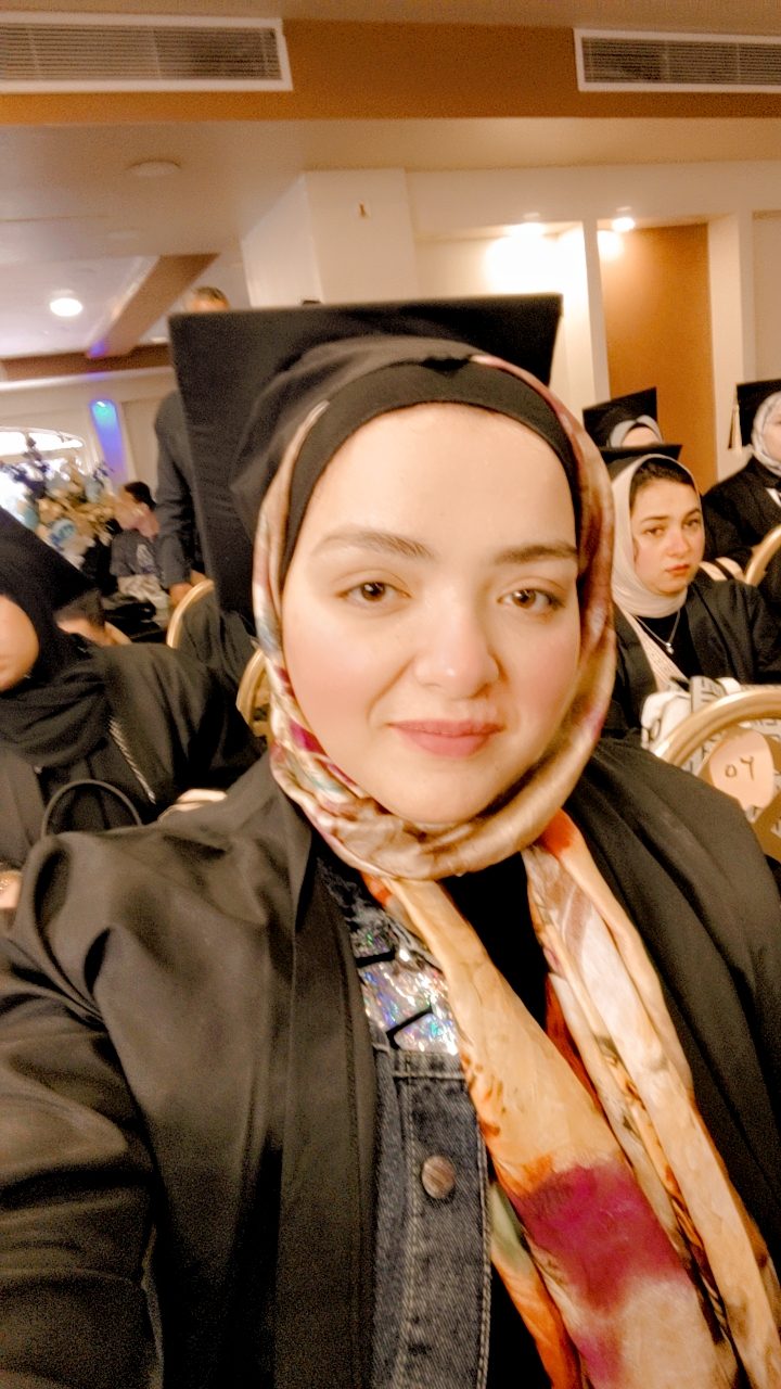 منال حسني