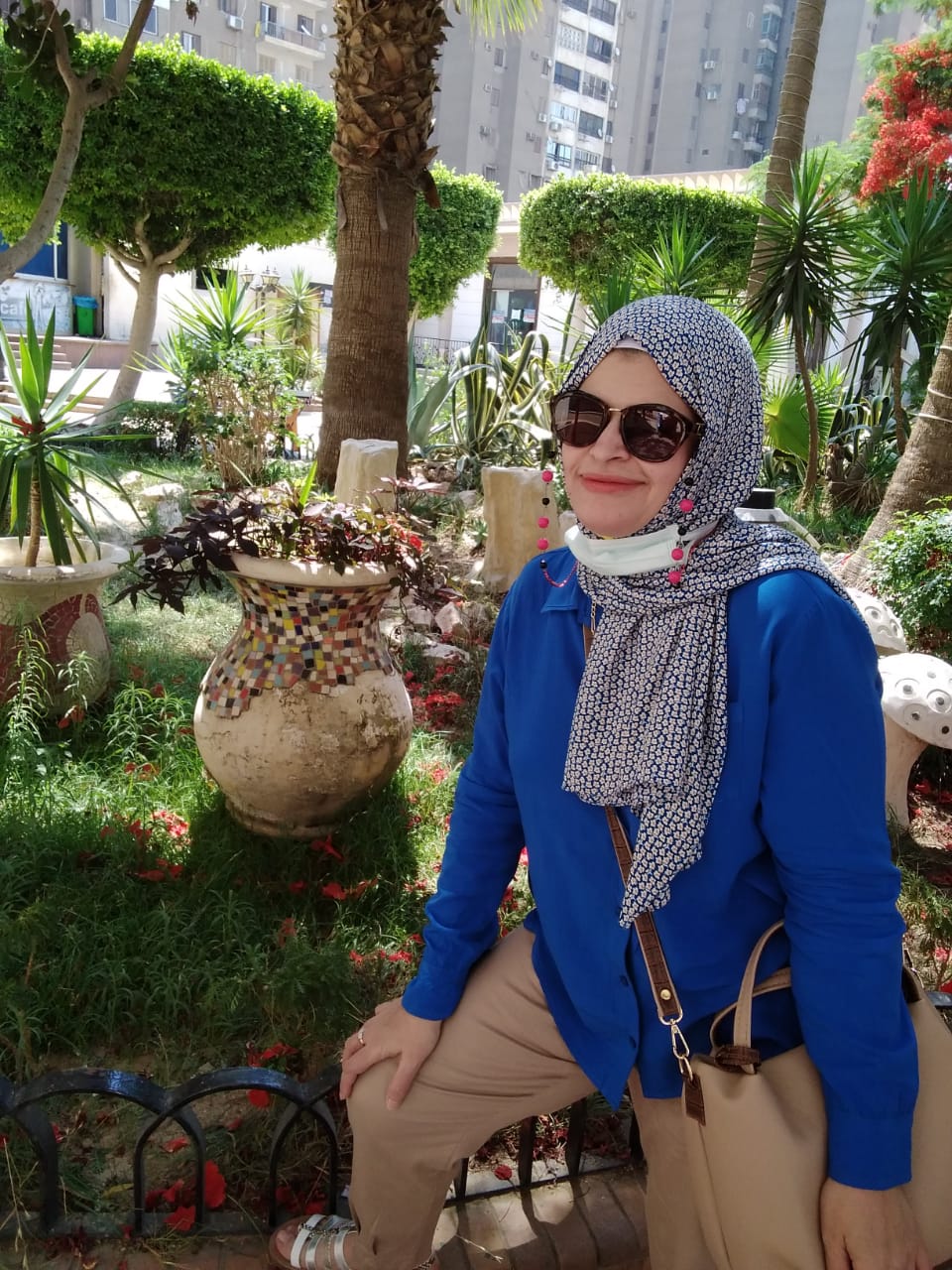 نيفين نور